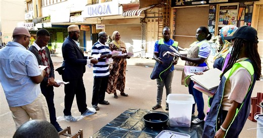 Présidentielle en Ouganda : le président Yoweri Museveni largement en tête, l'opposant Bobi Wine assigné à résidence, selon son parti