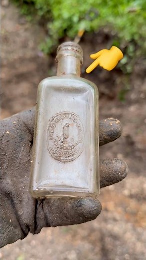 Archaeology Digging Old Vintage Bottles 🔥 #bottledigging
