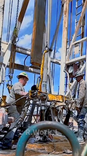 Service Rig Working Floorman #ad #drilling #drillingrig #oilfield #oil | Rig Work Life