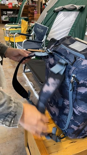 Travel in style and convenience with the Osprey DAYLITE® Carry-On Wheeled Duffel 40! This sleek and versatile bag is your ultimate travel companion. Say goodbye to heavy lifting and hello to effortless mobility. Get yours now at R.O.X stores and make your journeys a breeze. #OspreyDAYLITE #TravelSmart #ShopNow ✈️🌍 | Osprey Packs Philippines