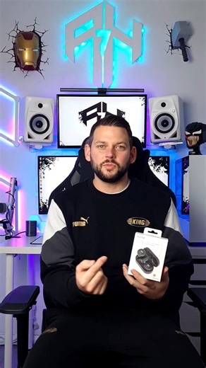 The Omic kit is versatile and perfect for creating content, live streaming, vlogging, mobile journalism, and much more. Both the USB-C and iOS Lightning receivers are powered by the device and come with USB-C charging ports that support charging and powering of devices while in use. The Omic kit comes with a charging case that allows you to charge the transmitter(s) anywhere, making it easy to carry around. Shared from @a7h.youtube #OMIC #boyalink #BOYA #vlogs #vlogging #audiorecording #wireless