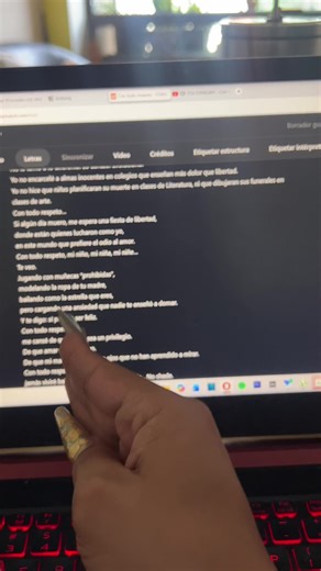 Explicación de Letras del Álbum con Musixmatch