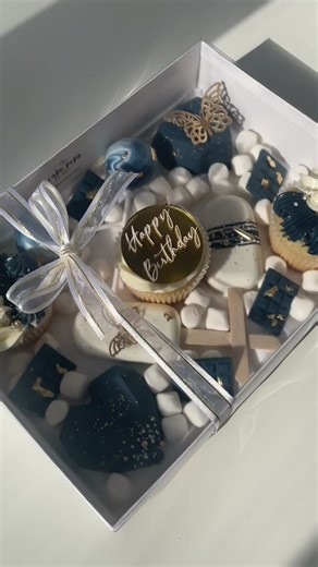 Delicious Navy Blue & White Cake Pops