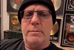 TWISTED SISTER's JAY JAY FRENCH Doesn't Begrudge Bands Who Use Backing Tracks During Live Shows