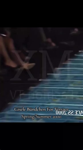 Gisele Bündchen For Versace Spring/Summer 2000 #versace #giselebündchen #supermodels