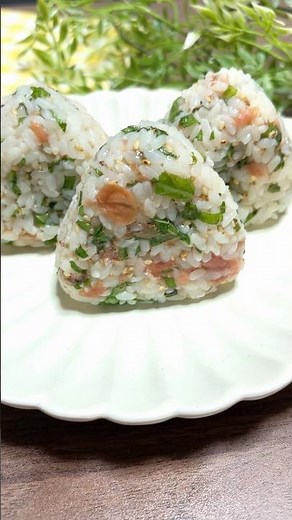 【簡単混ぜるだけ】梅と大葉のめんつゆおにぎりが美味しすぎました！