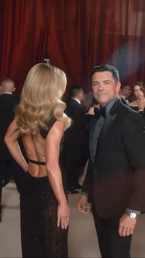 @instasuelos understands @enews #glambot best 🖤🖤 #oscars | Kelly Ripa