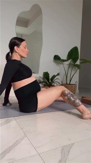 Prenatal yoga with twins | Nina and Eva already practicing