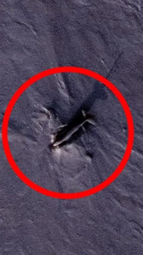 La mystérieuse épave du grand nord Canadien visible sur Google Earth. Retrouvez la vidéo complète sur ma chaîne youtube (lien en bio). #épave #mystere #googleearth | Indiana Fraise