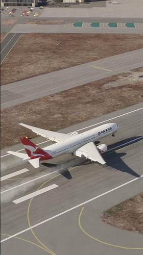 Qantas Airlines Arrives at Long Beach International Airport ✈️
