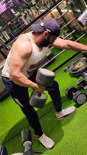 The Ultimate Guide to Bigger Lats (Without Pull-Ups)