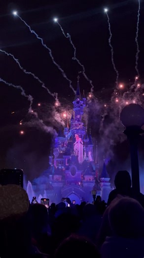 Disneyland Paris, you are truly magical✨✨✨ Amazing trip and we was able to go on everything we wanted to with baby💙✨ #dlp #disneyland #disneylandparis #paris #disney