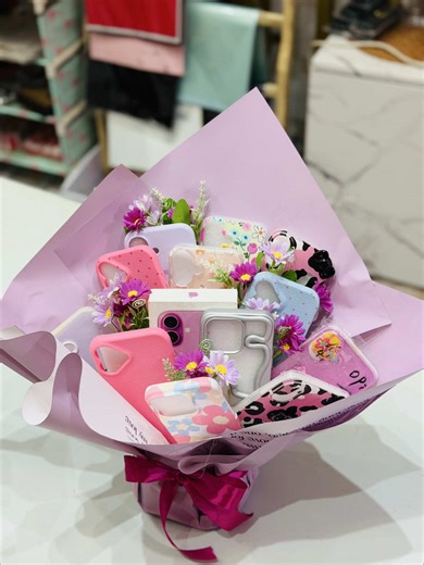 Beautiful phones case bouquet available @case addict For all kinds of gift don’t hesitate to contact us @VAL’S GIFT IN KASOA #phonecase #iphone #goviral #valantinesday #ghana