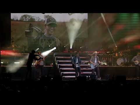Dustin Lynch "Huntin' Land"