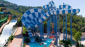 Incredible: the building of one of the world's largest water slides in Benidorm