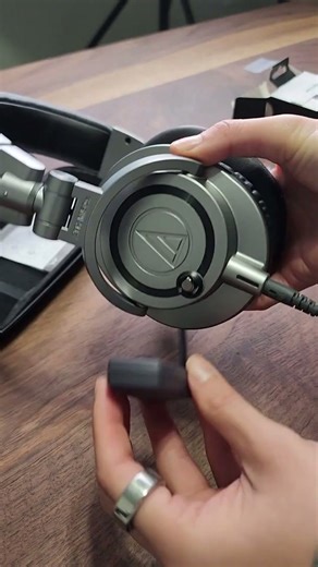 Transform any keyboard with this standout keycap and turn regular headphones into a gaming headset with this versatile microphone