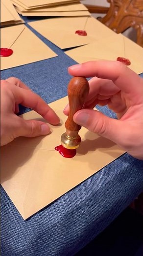 How to seal envelopes in a classic way with wax and seal 🕯️