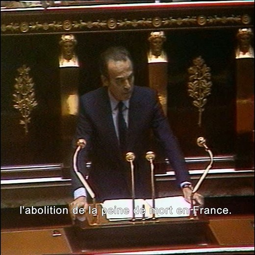 En 1981, 62% des Français sont favorables au maintien de la peine de mort. Malgré cette opposition, le garde des Sceaux de l'époque, Robert Badinter, va demander son abolition dans un discours historique. "Cette justice d'angoisse et de mort, décidée avec sa marge de hasard, nous la refusons !" "À la Tribune", lundi 5 octobre sur LCP et LCP.fr. >> bit.ly/LCPLeDirect | LCP
