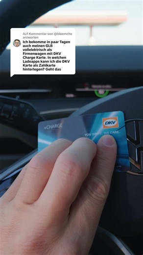 Antwort auf @@bloemche DKV-Ladekarte fürs Elektroauto: So funktioniert sie im Alltag. ⚡️ An den meisten Ladesäulen reicht es, den Stecker anzuschließen und anschließend die DKV-Karte ans Lesegerät zu halten. Eine zusätzliche App braucht ihr dafür normalerweise nicht. Eine wichtige Ausnahme sind Tesla Supercharger: Dort läuft der Start über die Tesla-App. Die DKV-Karte kann dort als Zahlungsmittel hinterlegt werden. Die DKV-App ist trotzdem praktisch: Ihr seht kompatible Ladepunkte, Belegung und 