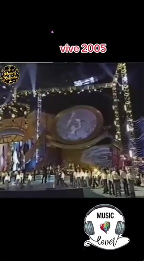 Este fue un programa de en honor a Selena Quintanilla y fue en el 2005 y se llama selena vive echo por muchos artistas y don Francisco fue un tributo a Selena#selenaquintanilla #musica #fyp