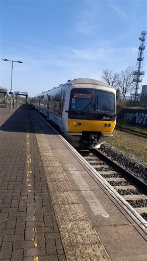 2 tonesss from the legend driver on Chiltern Railways Class 165 6 car