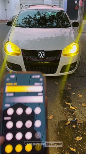 Evolum Connor un led inteligente, mediante tu celular puedes cambiar de color, visita nuestras redes