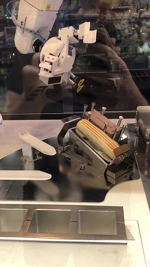 Nanohotdog w nanoŻabce #fail #zabka #nano #warszawa #warsaw #hotdog #robot #foryou #fyp #fy #dc #dlaciebie #summer