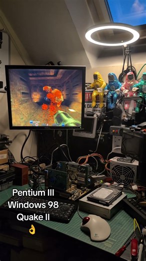 Pentium III + Windows 98 + Quake 2 👌#retro #retrogaming #retrogame #retrocomputer