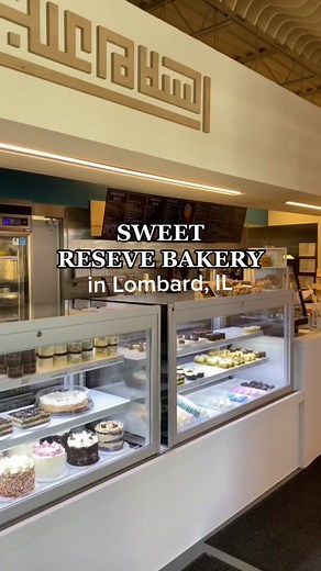 Where to get custom cakes and delicious sweet treats in Illinois! The @SweetReserveBakery in Lombard Illinois has delicious handcrafted desserts, coffee, tea and more! They also deliver custom cakes in the Chicagoland area. #lombardil #lombardilllinois #bakerychicago #dessertschicago #customcakeschicago #illinoiseats
