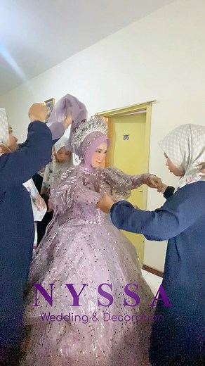 135K views · 2.5K reactions | Tutorial memakai gaun pengantin | Nyssa Wedding & Decoration | Facebook