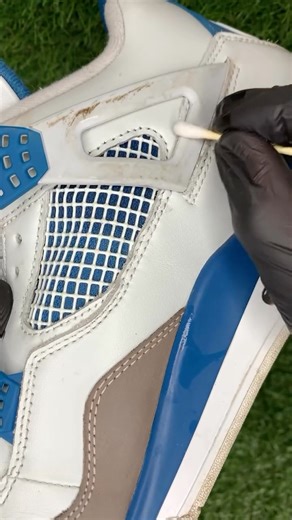 APCLNZ | Sneaker Cleaning | How to clean Jordan 4s in 25 seconds using @reshoevn8r 💦 Daily we are saving customers £100s+ by them using our service trusting us with... | Instagram
