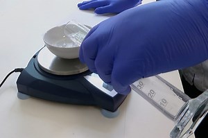 Could honey provide a way of tackling resistance to antibiotics? 蜂蜜能否提供解决抗生素耐药性的方法？