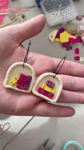 Polymer clay bookshelf earrings | tutorial | earring making