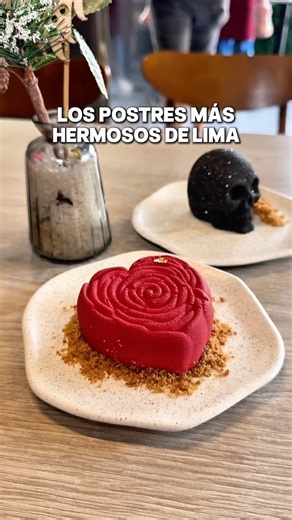 Jhonatan Nuñez | Foodie & LifeStyle on Instagram: "LOS POSTRES MÁS HERMOSOS DE LIMA 🤤👌🏽 ✨ @capaccafe 📍Av. José Leal 801, Lince ✅ Aquí te dejo los precios de lo que pedí: Club capac S/35 Calavera capac S/22 Frambuesa Passion S/25 Iced capuchino S/14 Iced tea de maracuyá S/12 Postres desde S/14 ⏰Atención: Lunes a sábado 1pm a 9pm #cafeteria #cafeteriaslima #postres #coffetime #brunch"