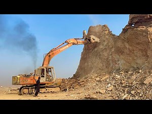 Excavator vs Mountain! Dangerous High-Altitude Work – Extreme Heavy Equipment