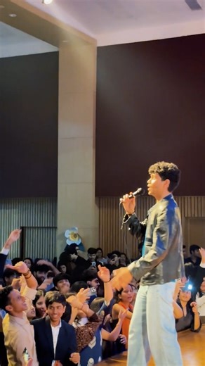 Isun Live on Instagram: "What a day it was. Still gives me goosebumps as I remember this day. Such high energy audience 💪. Love to each on of you.❤️💌 . . . . . #instagood #livemusic #insta #explorepage #liveshow #instagram #instalike #live #explore #explorepage✨ #singer #sing #college #fest"