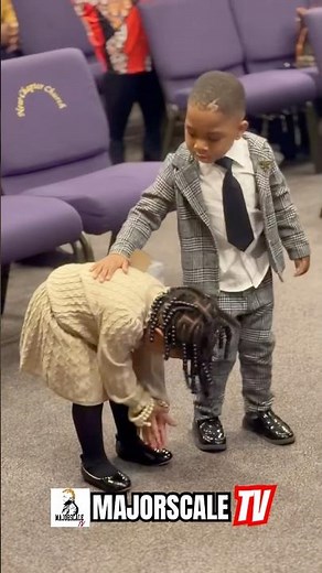 Let the babies rejoice 👧🏽🙌🏾👦🏽 #praisebreak video crews to Nikia Rooks-Hicks