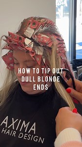 How I tip out dull blonde ends if needed ✨ After foiling take out hair in between foils and over direct the section towards the face Tease making sure to tease more toward the back of the head (bottom) and weave to diffuse Use a @cooboard to give more control and even saturation use code “LISA20” for 20% off Apply lightener to the middle of the foil and feather up keeping the highest points closest to the face and lowest toward the back of the head. This will ensure you leave depth Please keep i