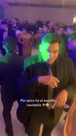 Espíritu Navideño: Comedia y Regalos para la Posada