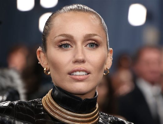 Miley Cyrus tells Jimmy Kimmel her most gag-worthy aversion — then realizes it's sitting on his desk