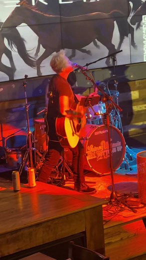 Just a couple of girls having fun on stage downtown Nashville - playing songs we’ve never tried before 😳🤷🏼‍♀️ #kiss #iwasmadeforlovingyou #nashville #livemusic #femaledrummer