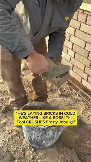 "HE’S LAYING BRICKS IN COLD WEATHER LIKE A BOSS! 🤯"#BrickTrowel #ColdWeatherMasonry #USATrend2025