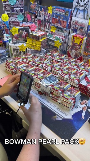 ONLY 1 PACK EVERY 10 CASES 🤯 #Bowman #Topps #BowmanChrome #Bowman2023 #thehobby #SportsCards #mlb #MLBCARDS #druwjoneS #fyp #Foryou #sportscardbreaks #sportscardbreak #breaksr #santiagosports