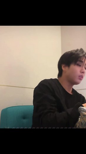 Han's Amazing Live Performance of 'Golden'