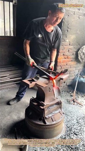 Forge d'Outils Agricoles : L'Art de la Ferronnerie