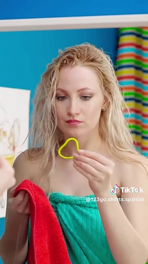 Truco con toalla para el cabello: transforma tu toalla aburrida