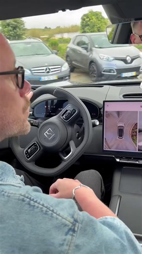 No hands, no stress. 🙌🏼⁣ Zeekr 7X can park itself thanks to Automatic Parking Assist. Just tap the screen and watch it take over — tight spots and tricky angles included.⁣ ⁣ 📸: Tobias Joelsson #MyZeekr⁣ ⁣ –⁣ ⁣ Zeekr 7X Energy consumption (combined): 19,9 – 17,7 kWh/100km (WLTP); CO2 emissions (combined): 0 g. #Zeekr #ZeekrEurope #Zeekr7X #EV #ZeekrTech | Zeekr Europe