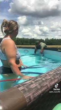 Siphoning method to vacuum above ground pool #hacks #lifehacks #abovegroundpool #summer #pool