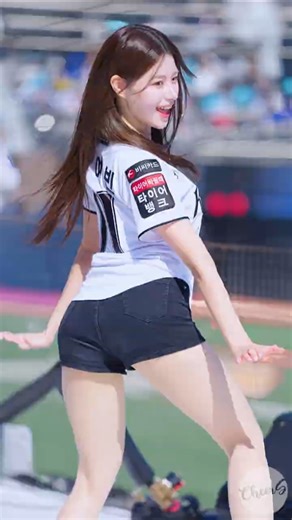 26-Year-Old Brand New Outsong! Twerking?! Cheerleader Lee Yebin ktwiz