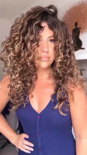 MEGA volume goals? Achieved. Start with the diffuser on medium heat, flip your curls, and focus on the roots while drying to prevent your hair from lying flat or sticking to the scalp. Finish with the nozzle for a lifted, full-bodied look. Video by: @clairewiththecurls Shop now: https://linktr.ee/laifentech #curlygirl #haircare #laifen #diffusing | Laifentech